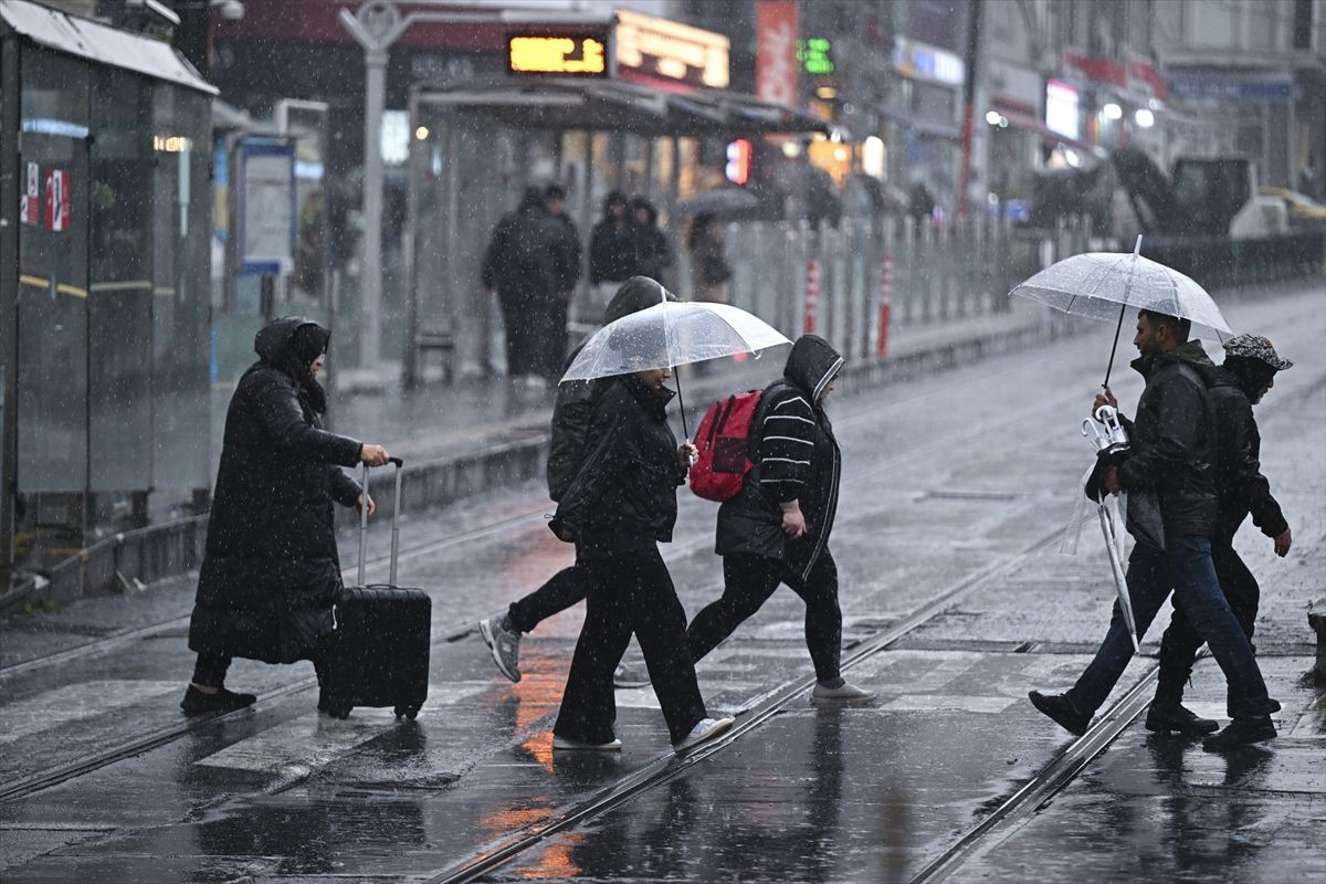 Fırtına, kar ve yağmur! Meteoroloji 17 il için alarm verdi: İşte bölge bölge hava durumu tahminleri