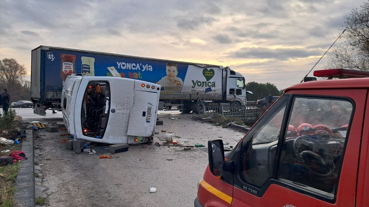 Balıkesir'de feci kaza! Okul servisi ile tır çarpıştı: 5'i ağır 28 yaralı