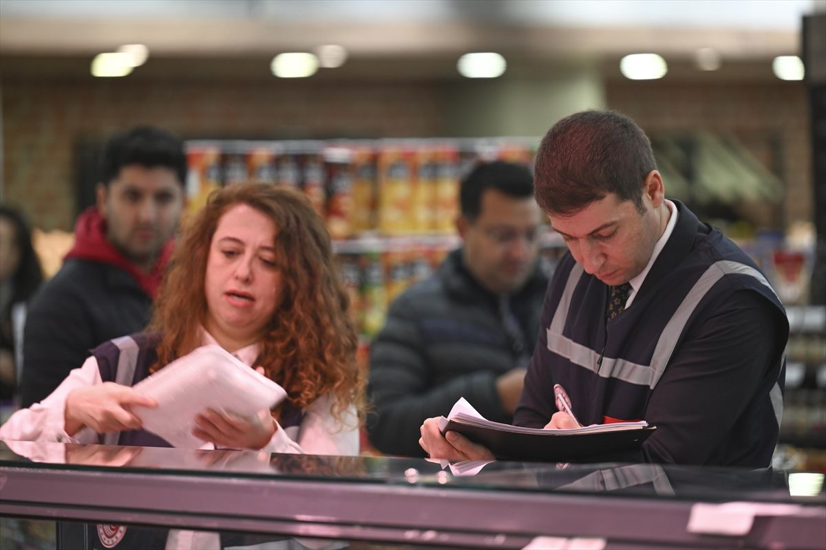 Ticaret Bakanlığından asgari ücret artışı sonrası "fahiş fiyat" ve "etiket" denetimi