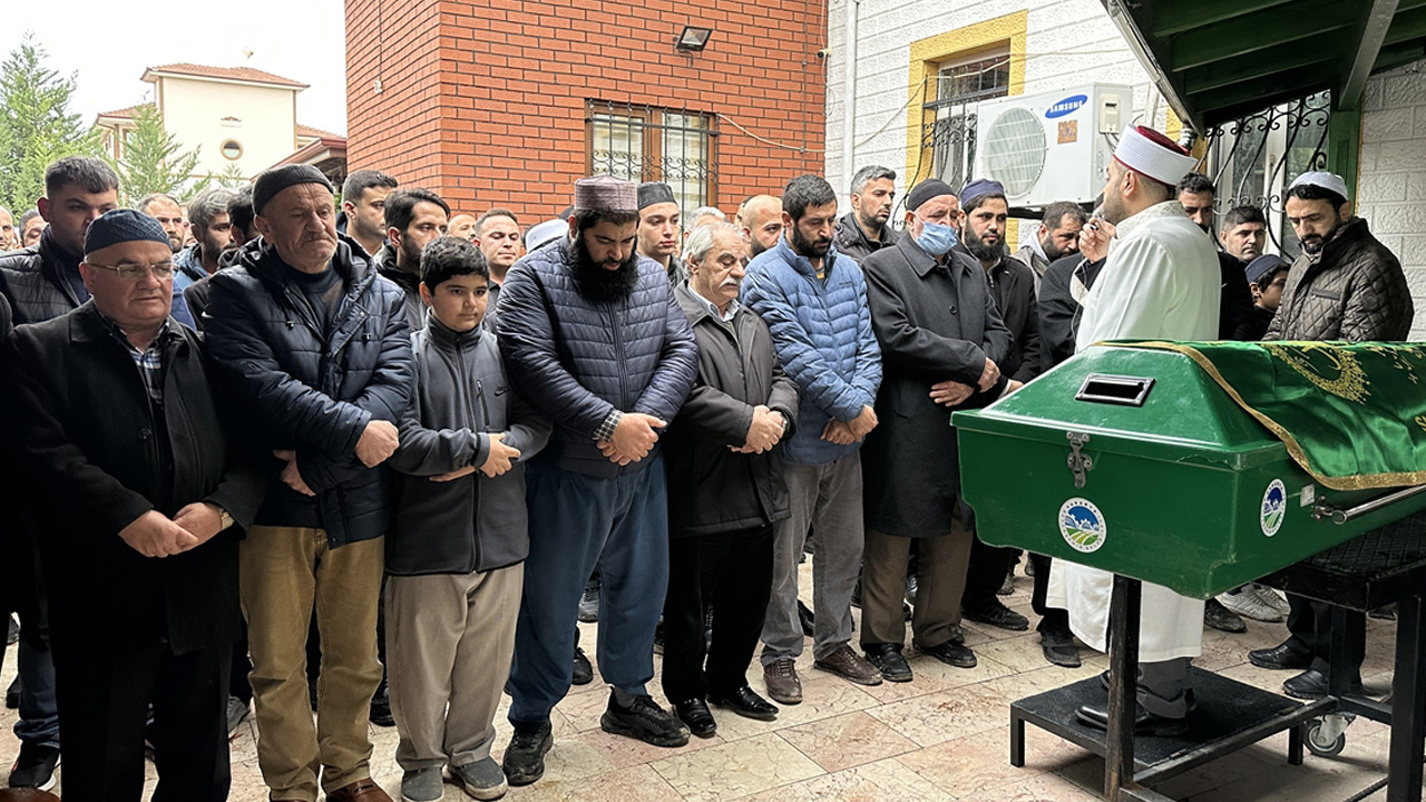 Sakarya'da otomobilin çarptığı 10 yaşındaki çocuk öldü