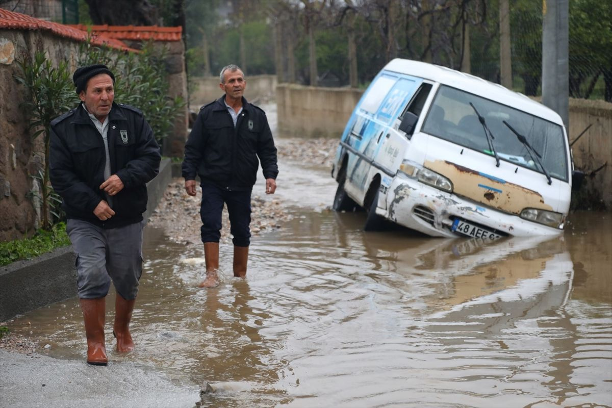 Meteoroloji İstanbul dahil 9 kenti uyardı! Yılbaşında kar yağacak mı? Prof. Dr. Orhan Şen cevapladı