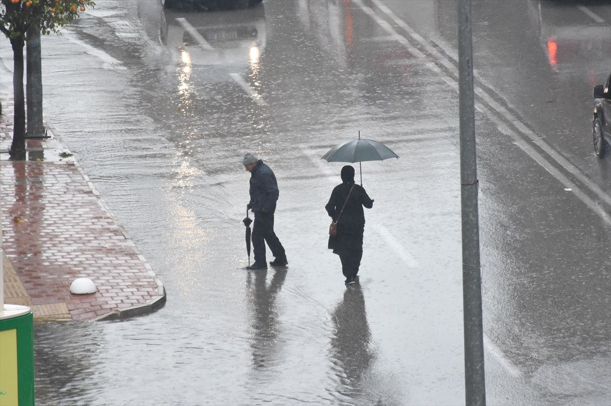 Meteoroloji İstanbul dahil 9 kenti uyardı! Yılbaşında kar yağacak mı? Prof. Dr. Orhan Şen cevapladı