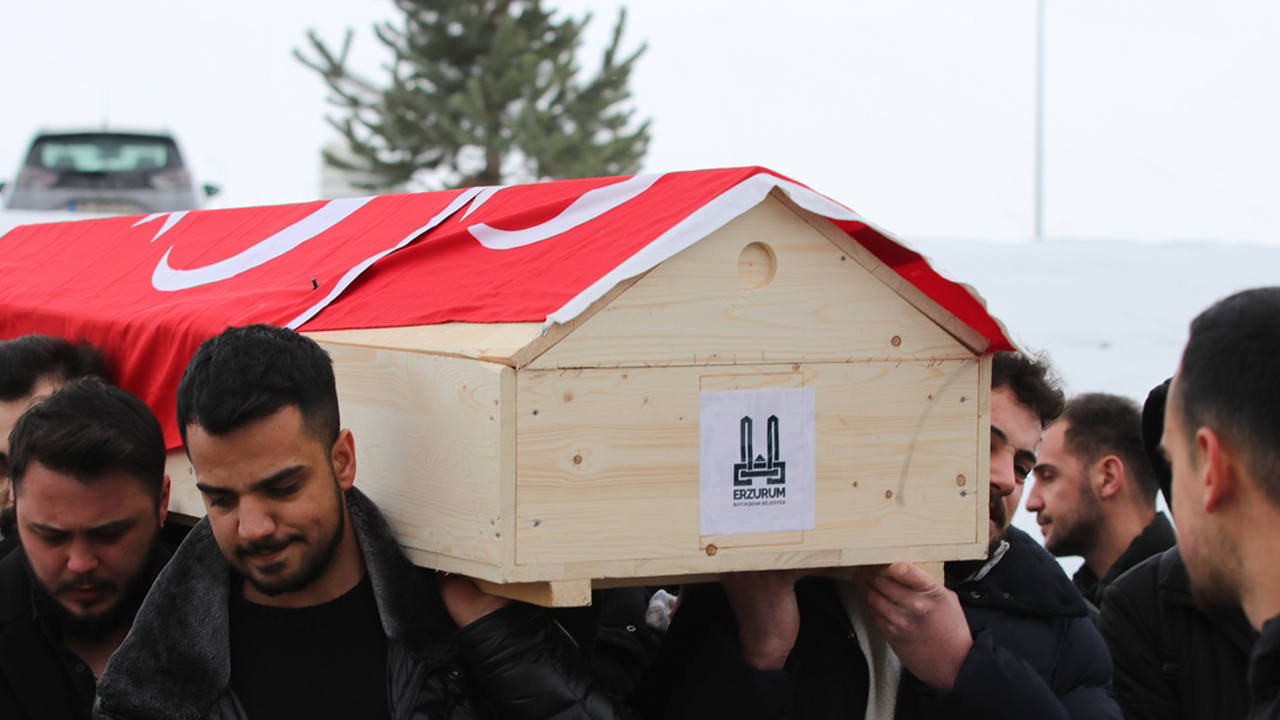 Erzurum'da çatıdan üzerine buz düşen Arif hayatını kaybetti! Gözaltı kararı...