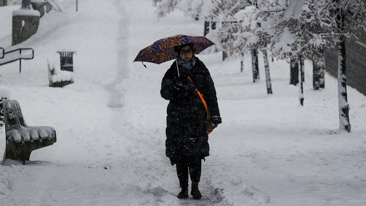 Meteoroloji İstanbul dahil 9 kenti uyardı! Yılbaşında kar yağacak mı? Prof. Dr. Orhan Şen cevapladı