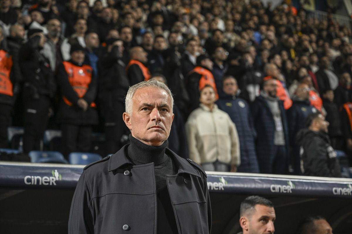 Mourinho üzerlerini çizdi, 5 futbolcuya kapı gözüktü! Fenerbahçe'de ayrılıklar yaşanacak