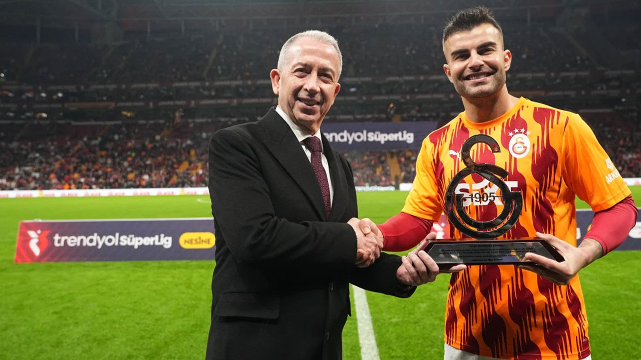 Galatasaray'dan Abdülkerim Bardakcı'ya plaket