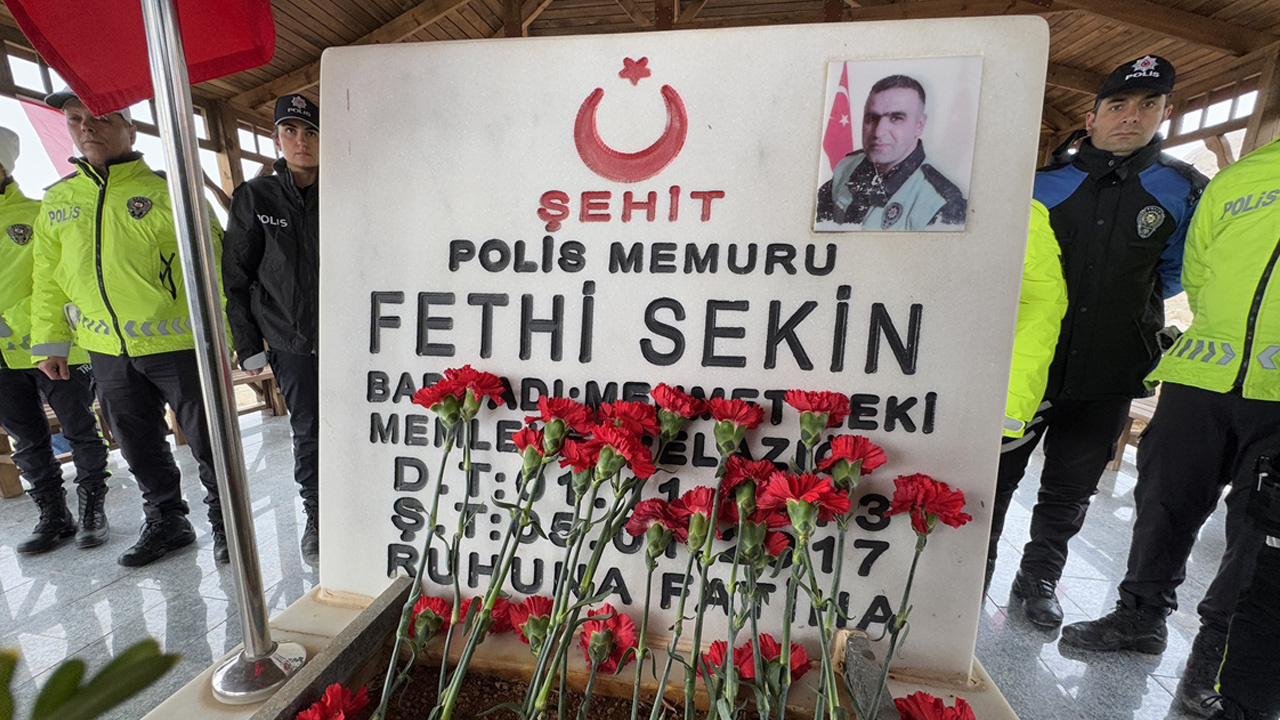 Şehit polis Fethi Sekin Elazığ'da kabri başında anıldı