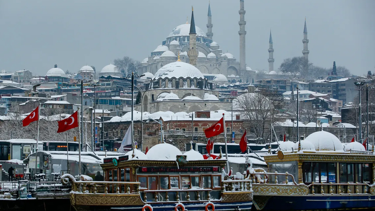 Az kaldı geliyor! Uzmanlar İstanbul için kar yağışı tarihini duyurdu