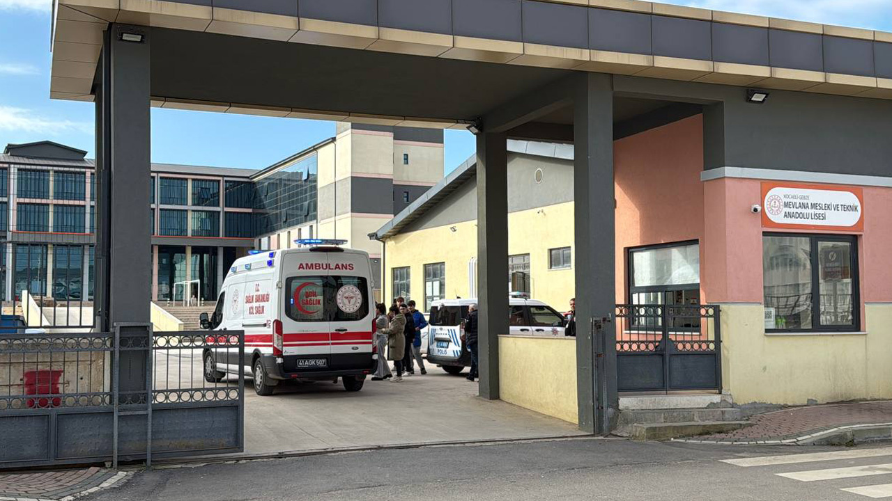Kocaeli'de okul bahçesinde bıçaklı kavga! 1 öğrenci yaralı