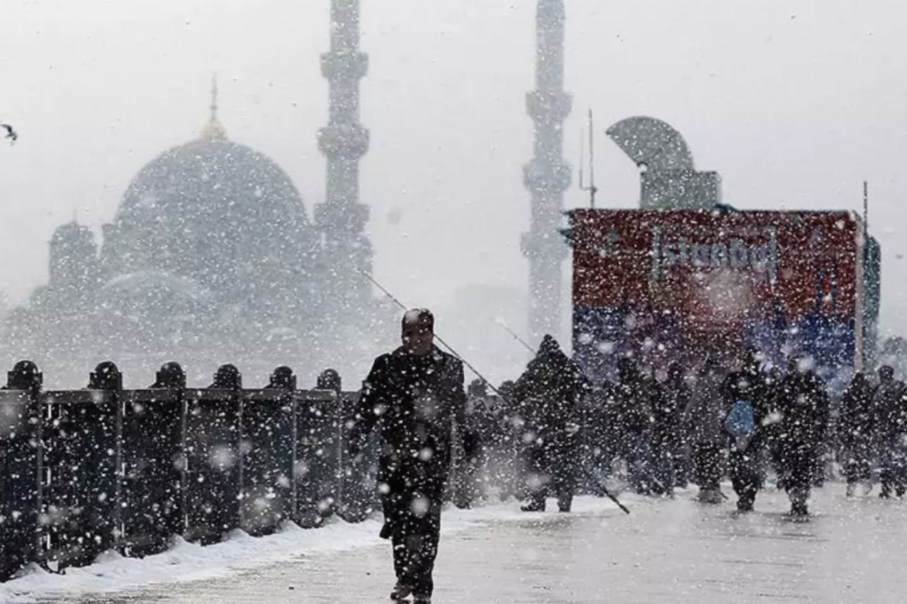 Az kaldı geliyor! Uzmanlar İstanbul için kar yağışı tarihini duyurdu