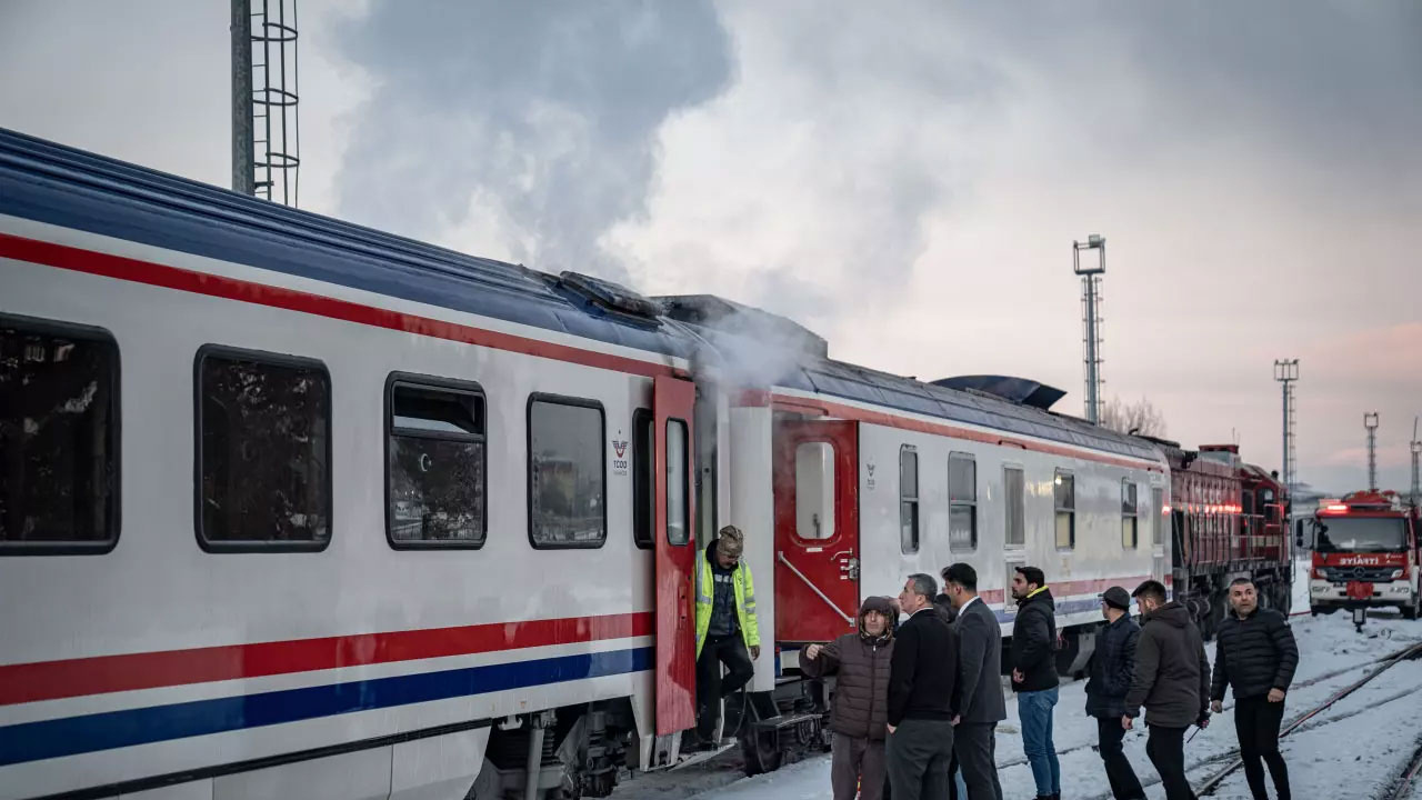 Trende yangın paniği: Doğu Ekspresi alev aldı!