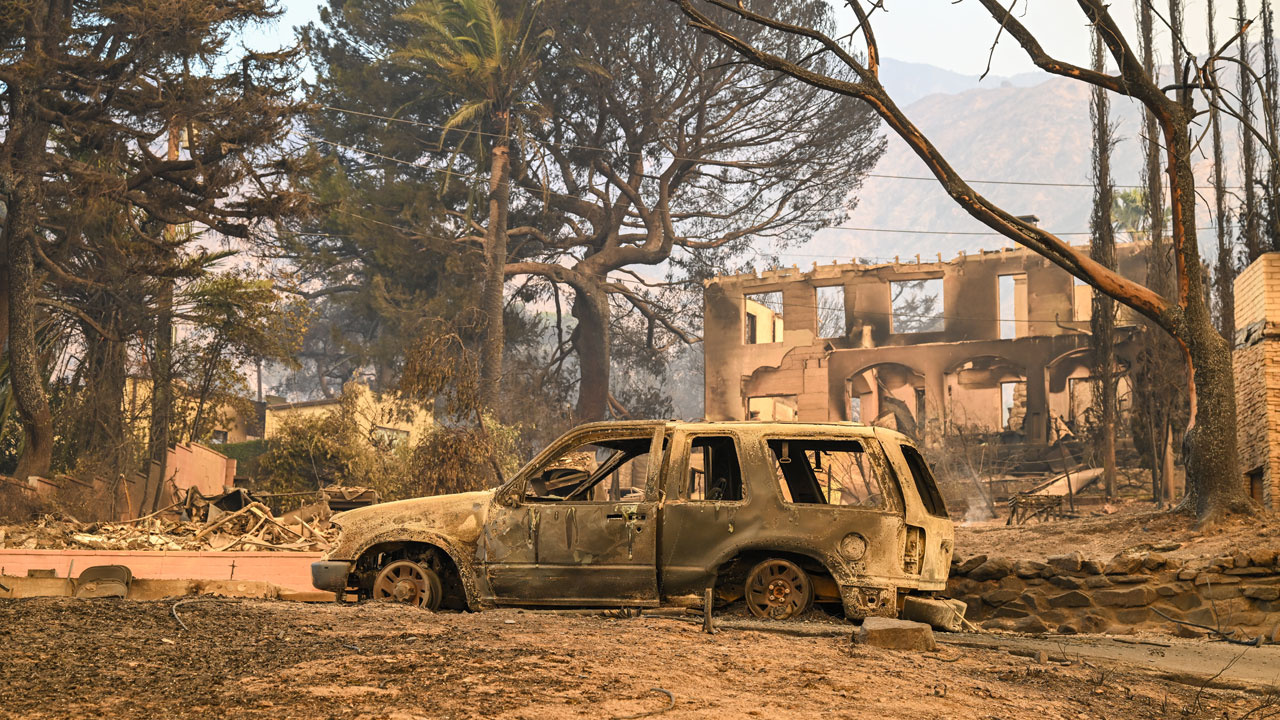 Los Angeles cehennemi yaşadı 5 binden fazla yapı...