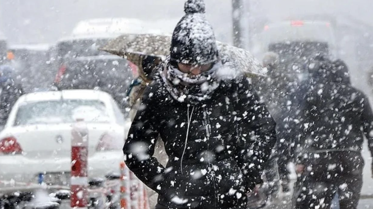 Hava bozuyor, sıcaklık sert düşüyor! Beklenen kar yağışı Balkanlar'dan geliyor