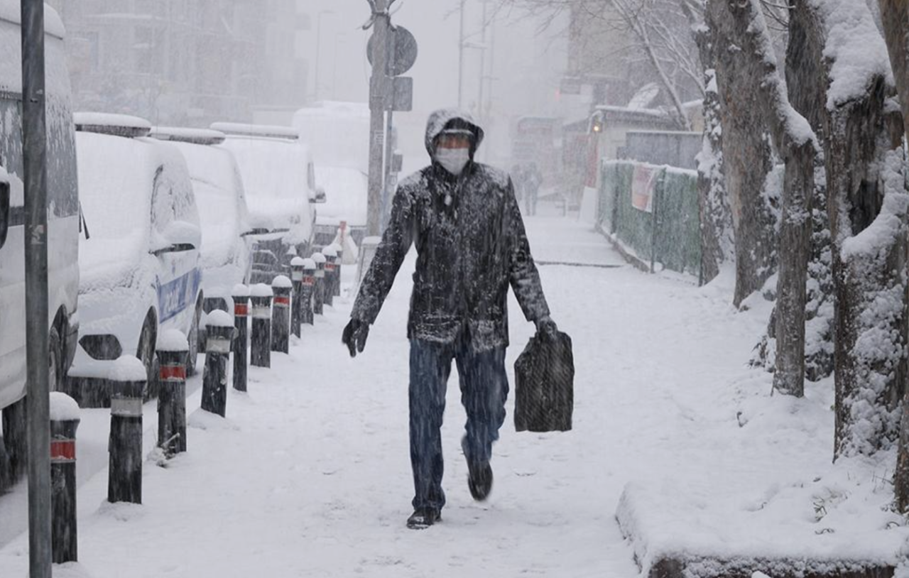 Hava bozuyor, sıcaklık sert düşüyor! Beklenen kar yağışı Balkanlar'dan geliyor