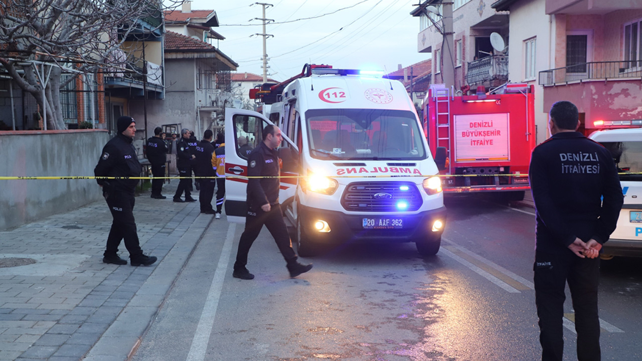 Denizli'de ev yangını: Anne çocuğunu camdan atarak kurtardı, kendisi öldü