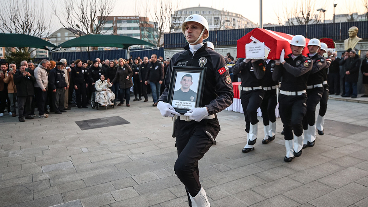 Bebeğine anne sütü götürürken kazada ölen polis memurunun eşi kızıyla hayata tutunuyor