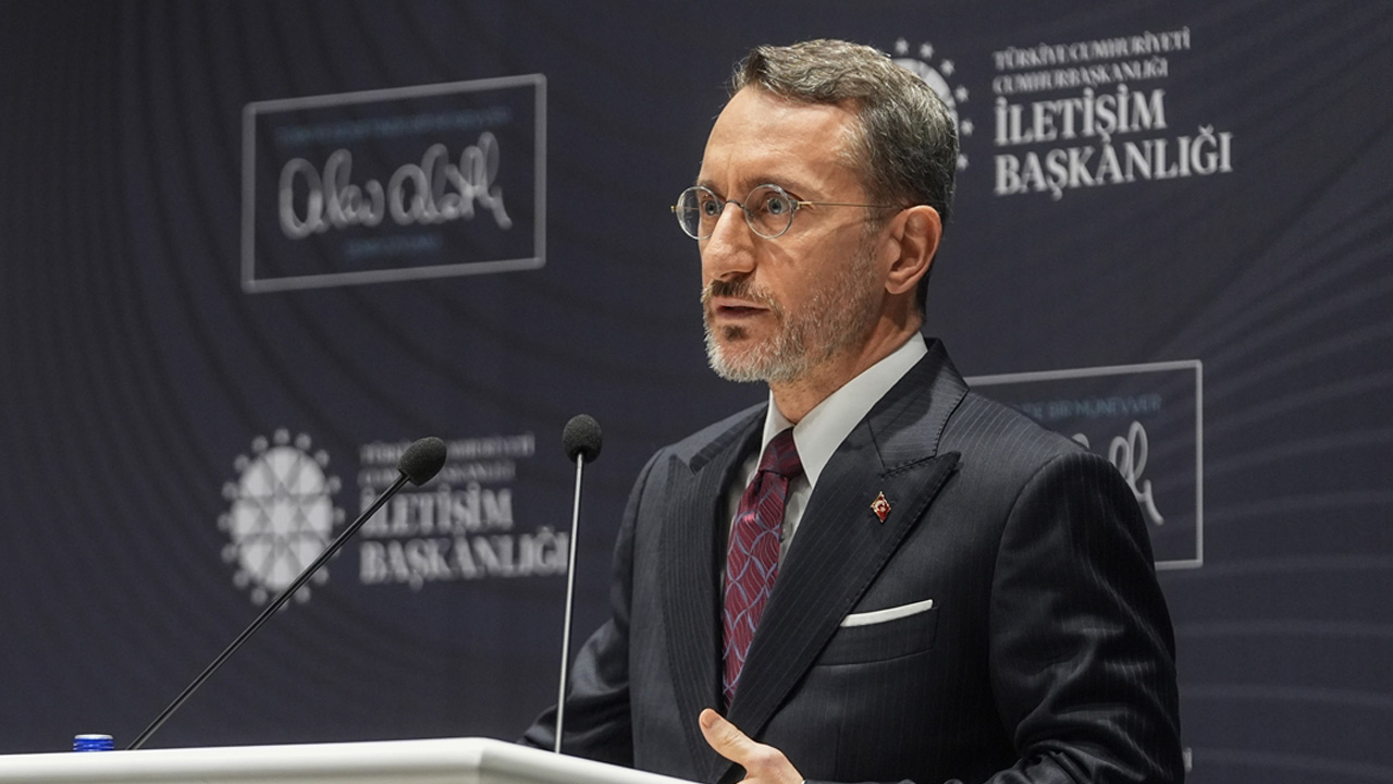 İletişim Başkanı Fahrettin Altun: Dünyayla vuruşa vuruşa zincirlerimizi kırma mücadelesi içerisindeyiz