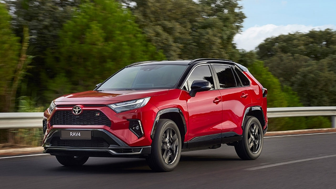 Toyota, RAV4 GR SPORT Türkiye'de satışa sunuldu perormansı ve yakıt tüketimi dikkat çekti