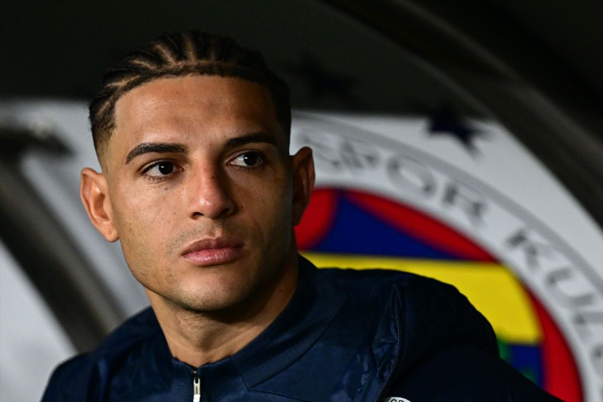 Fenerbahçe'de Djiku, Diego Carlos ve Yusuf Akçiçek'in forma giyemeyeceği süreler belli oldu