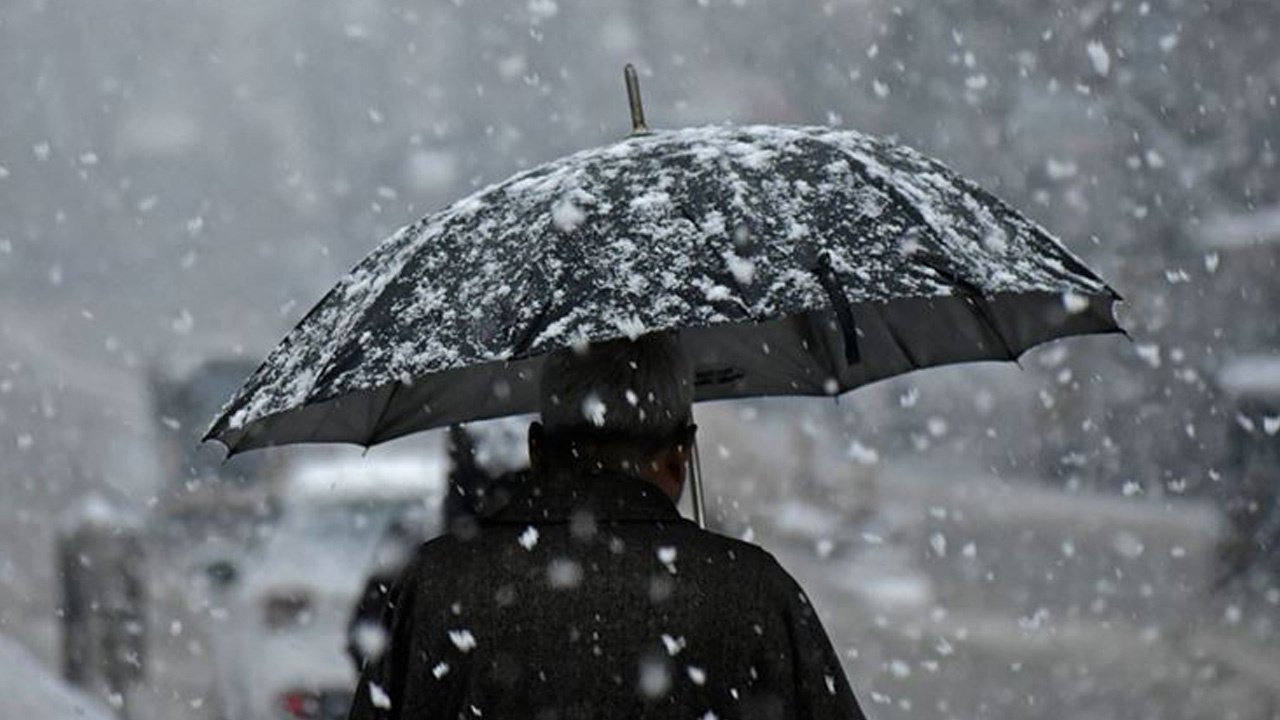 İstanbul'da kar yağışı devam edecek! AKOM gün verip uyardı