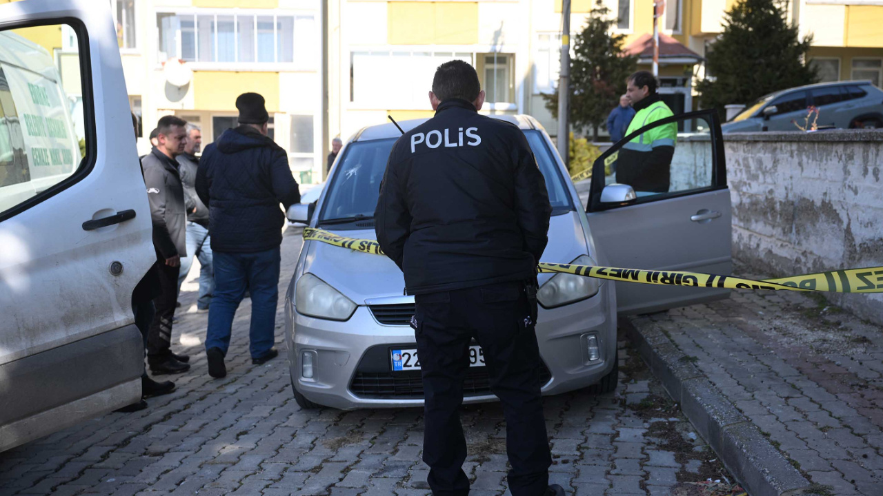 Edirne'de bir kişi aracında ölü bulundu