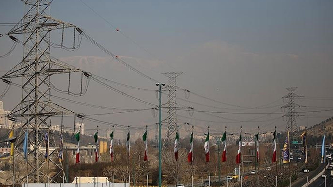 İran’da enerji tasarrufu için kamu kurumları ve okulların tatili bir gün uzatıldı