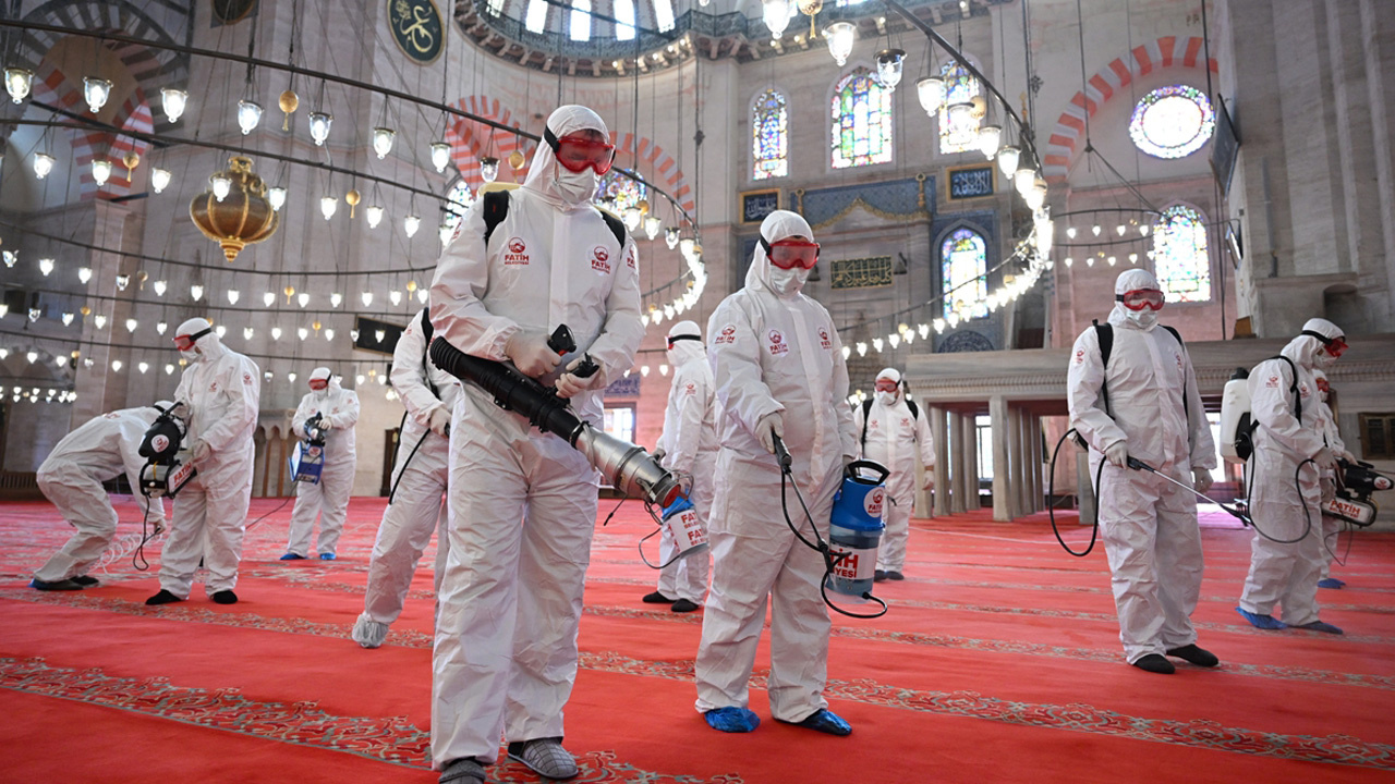 İstanbul'un tarihi camileri ramazana hazırlanıyor