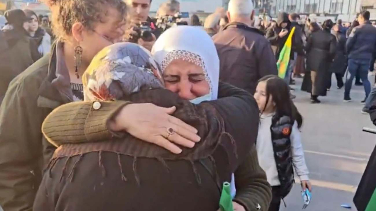 Diyarbakır'da Öcalan'ın çağrısına sevinç gözyaşları