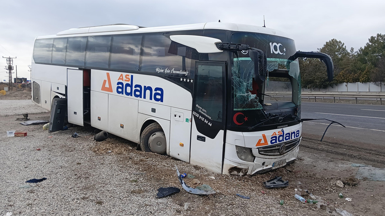 Ankara'da yolcu otobüsünün beton bariyere çarptığı kazada 16 kişi yaralandı