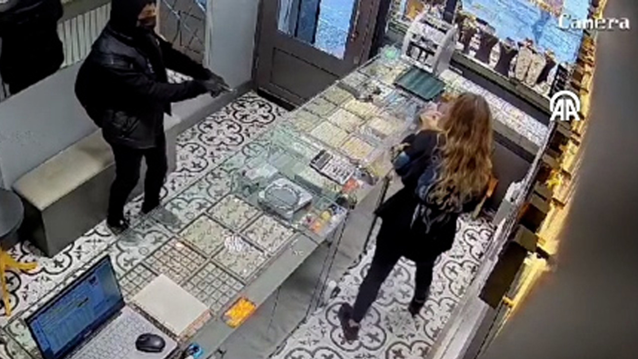 Balıkesir'de kuyumcuya soygun girişimi! Zanlı altınlarla kaçarken hiç beklemediği bir şey oldu