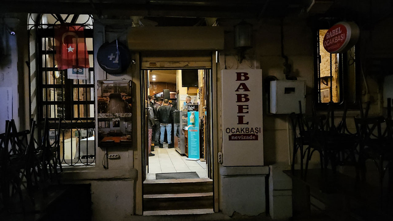 Restaronda müşteri kabusu yaşadı asansöre binmek isterken..