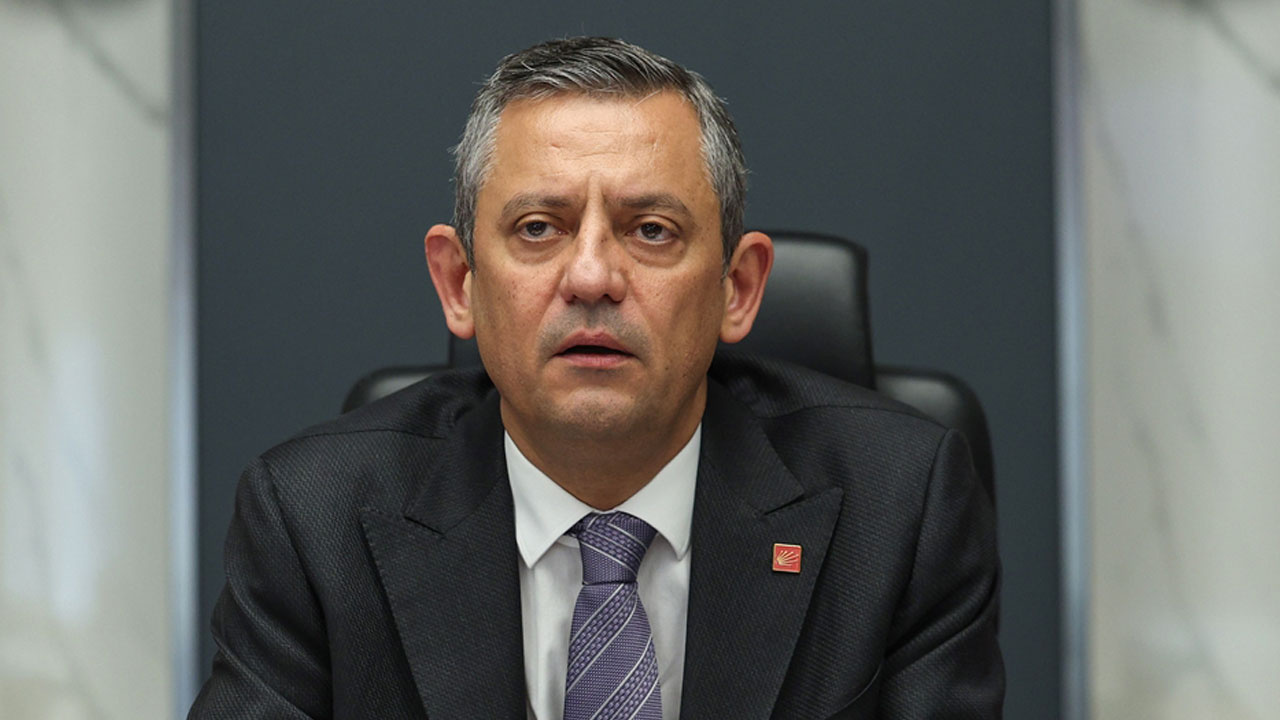 Özgür Özel, 14 Mart Tıp Bayramı'nı kutladı