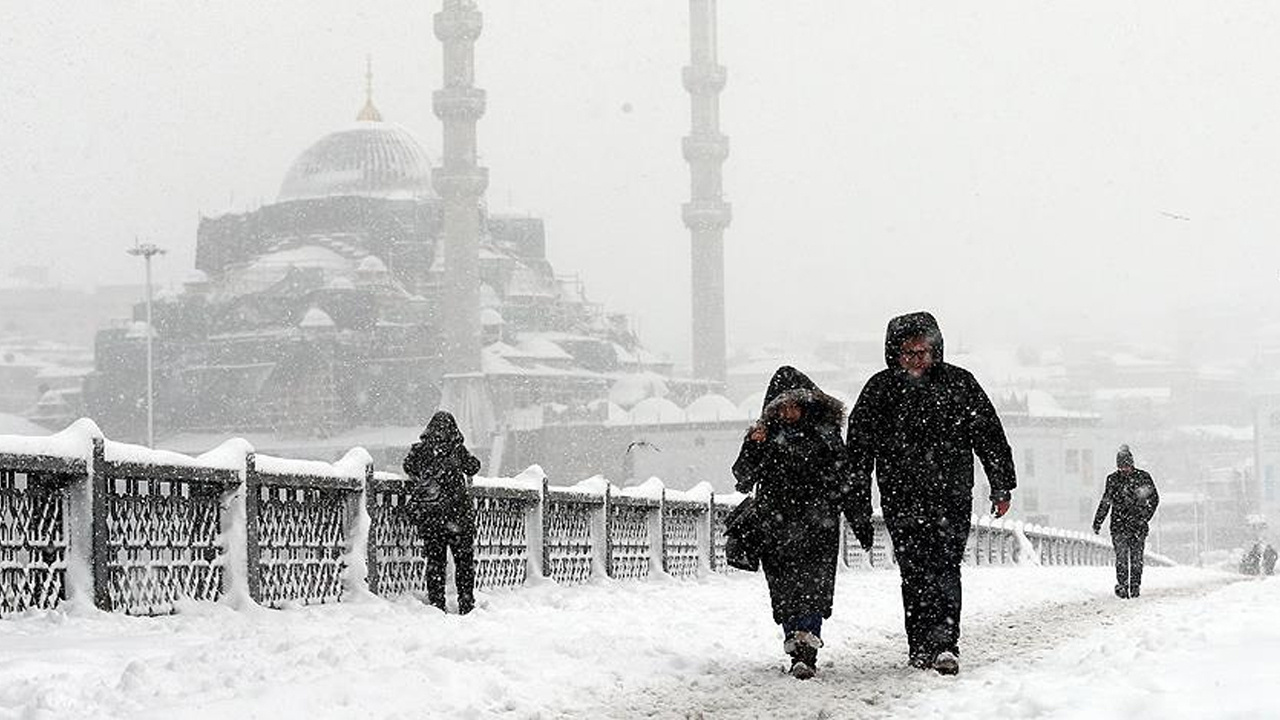 Kar ve soğuk hava İstanbul'a geri geliyor! Arka arkaya uyarı yapıldı