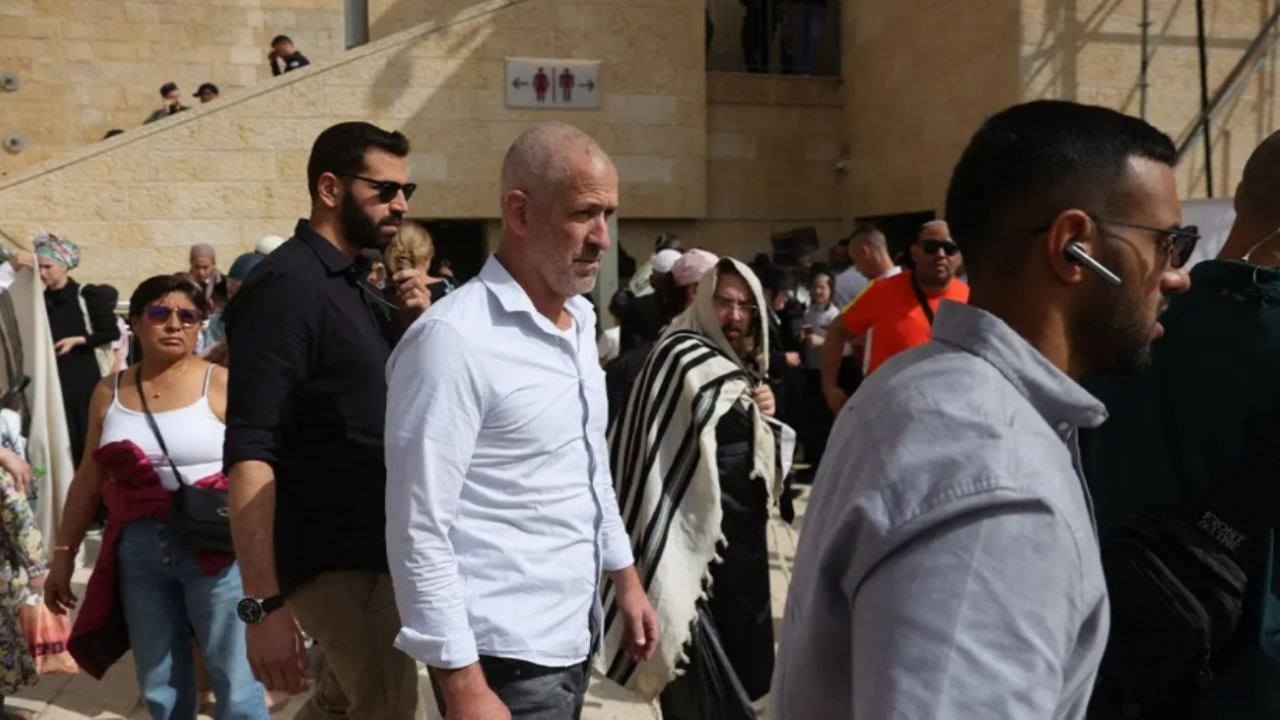 Netanyahu, Şabak Direktörü Bar'ı görevden alıyor