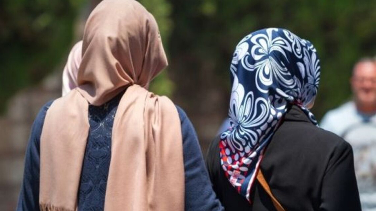 KKTC'de tarihi başörtüsü kararı! Jet hızıyla yürürlüğe girdi