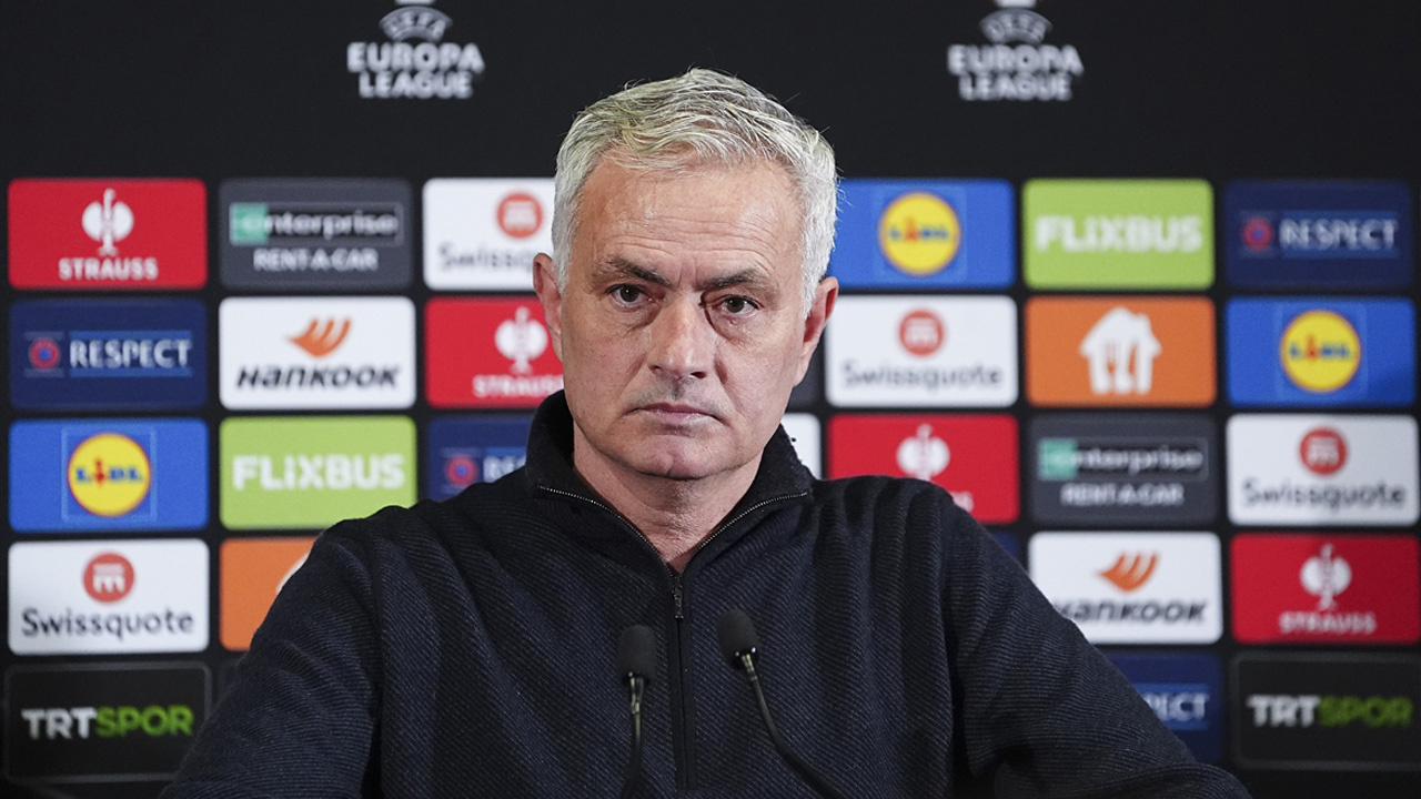Mourinho, Fenerbahçe'ye 14 milyon euroluk yıldızı istiyor! Düşünülen transfer teklifi şaşkına çevirdi
