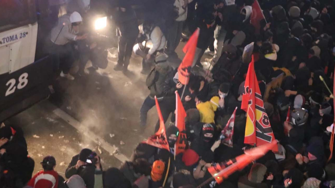 İstanbul ve Ankara'da İmamoğlu protestoları: Polise asitle saldırı!