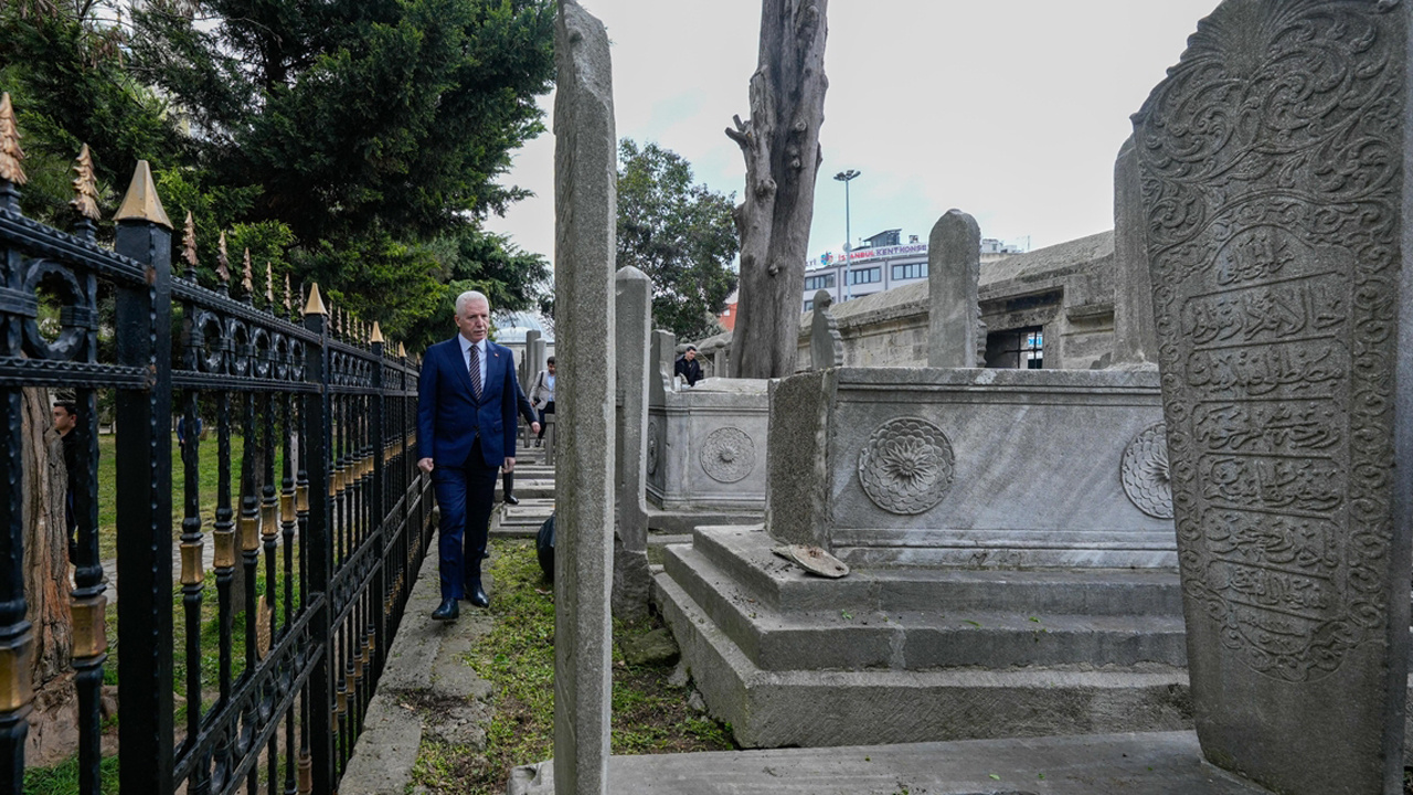 Vali Gül'den İmamoğlu protestolarında zarar gören Şehzadebaşı Camisi'ne inceleme