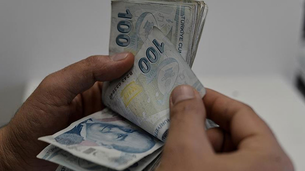 Emeklilerin bayram ikramiyesi 4 bin lira oldu! 1000 liralık fark ödemesi ne zaman hesaplara yatacak?