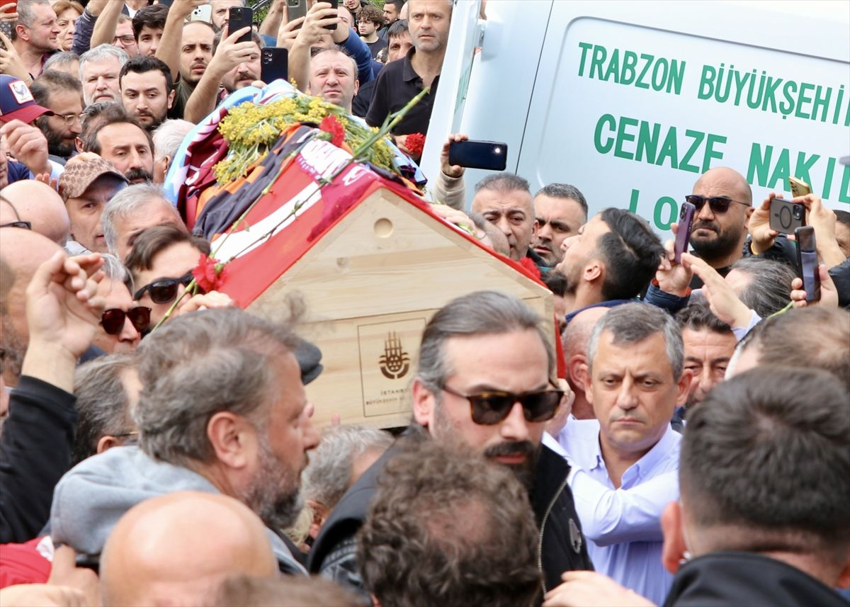 Sanatçı Volkan Konak memleketi Trabzon'da son yolculuğuna uğurlandı