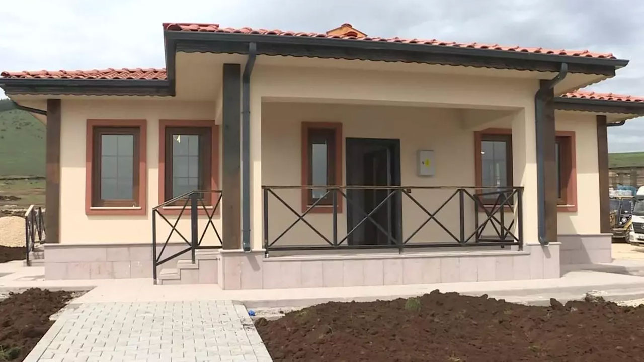 Maraş'ta yapılan köyle evleri bildiğiniz villa gibi oldu bir bakın...