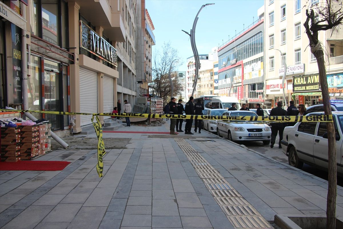 Van'da iş yerine silahlı saldırı! Ölü ve yaralılar var
