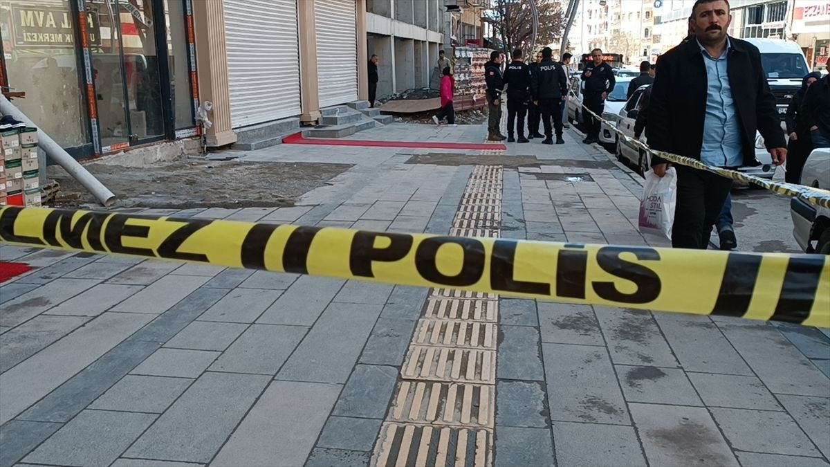 Van'da iş yerine silahlı saldırı! Ölü ve yaralılar var