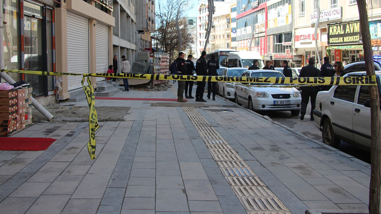 Van'da iş yerine silahlı saldırı! Ölü ve yaralılar var