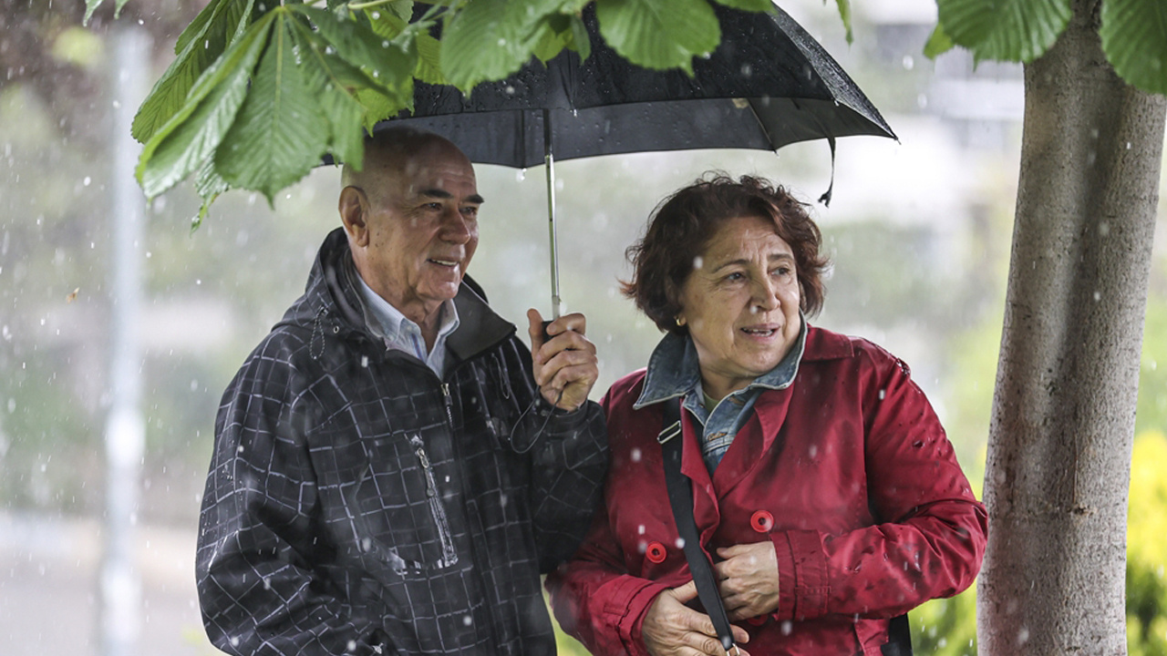 Meteoroloji'den son hava durumu açıklaması! 20 il için uyarı, sıcaklık düşüyor, hafta sonuna dikkat