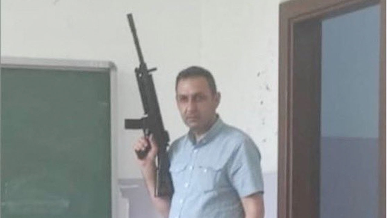 Ankara'da lise müdür yardımcısının okulda tüfekle poz verdiği görüntüler gündem oldu