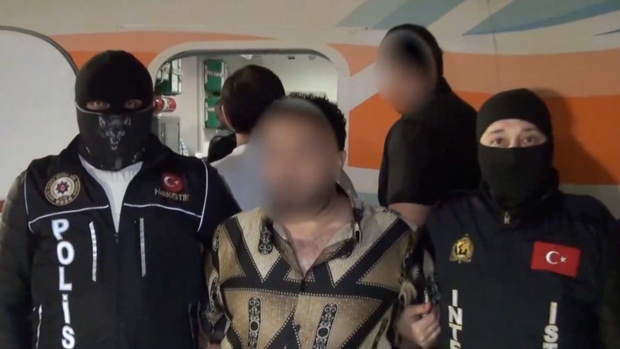 Bakan Yerlikaya, kırmızı bültenle aranan 3 şüphelinin yakalandığını duyurdu