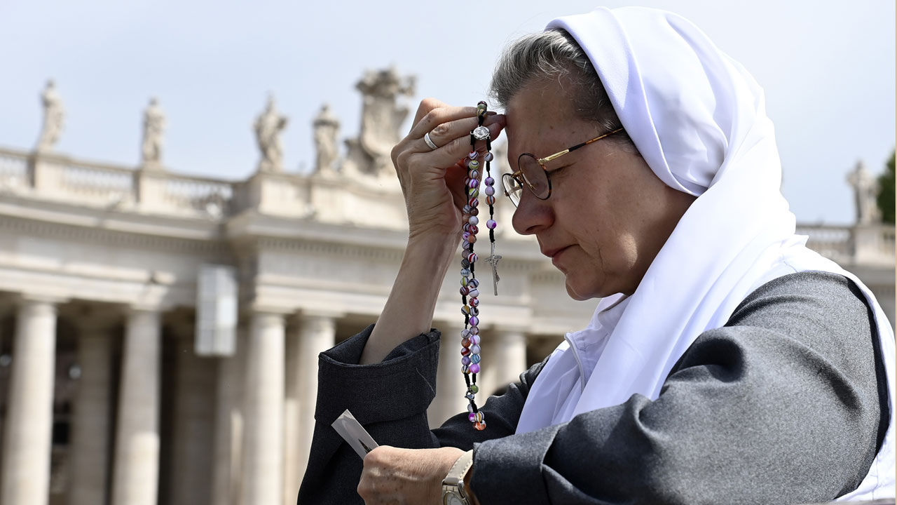 Papa Francis öldü şimdi ne olacak? Bir defasında 3 yıl beyaz duman beklemişler