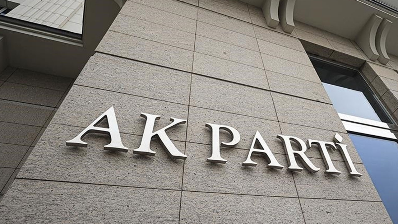 İki belediye başkanı AK Parti'ye katıldı! Rozetlerini Cumhurbaşkanı Erdoğan taktı