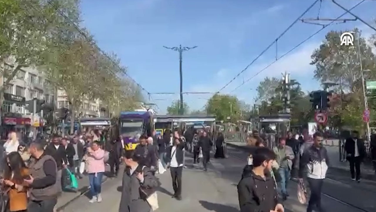 Fatih'te tramvay bir kadına çarptı